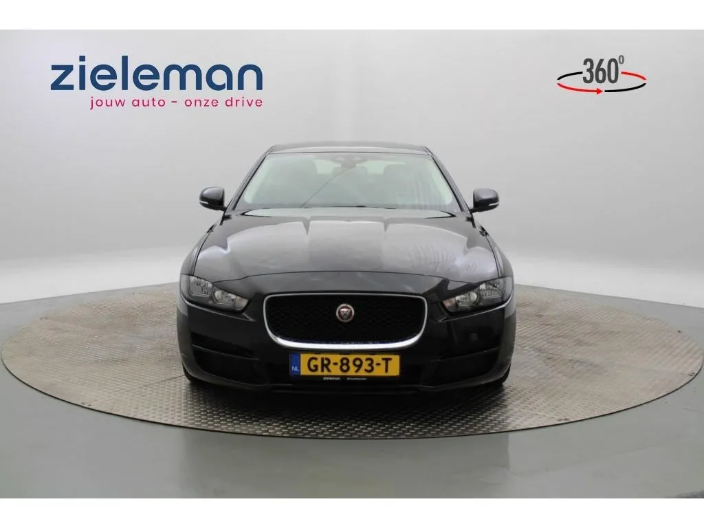 Jaguar XE 2.0D E-Performance Automaat Image 8